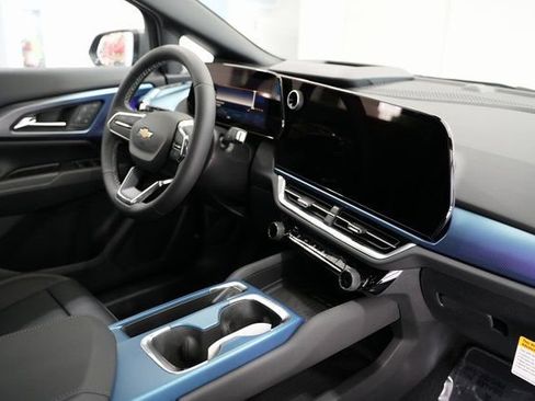 New 2026 Chevrolet Equinox EV LT image 24