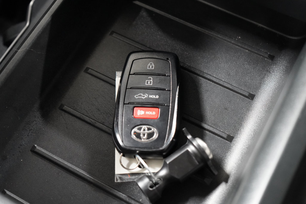 Used 2023 Toyota Tundra Limited AWD/4WD image 29