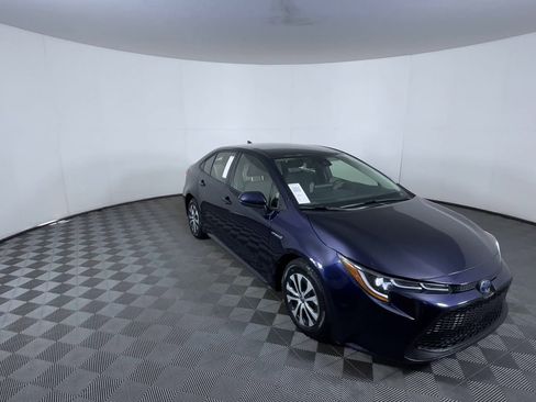 Used 2021 Toyota Corolla LE image 2