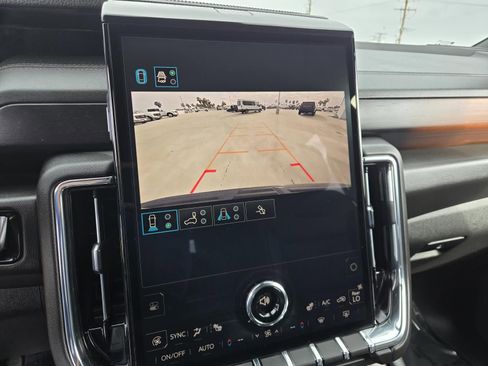 Used 2025 GMC Yukon XL Denali image 10