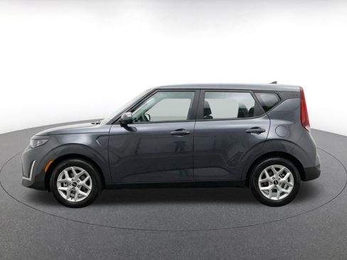 Used 2025 Kia Soul LX w/ LX Technology Package FWD image 4