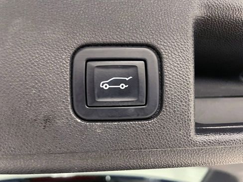 Used 2022 Chevrolet Equinox RS w/ Infotainment Package image 13