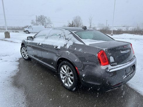 Used 2022 Chrysler 300 Touring image 5