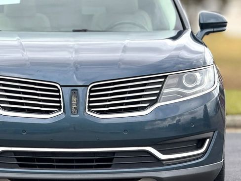 Used 2016 Lincoln MKX Reserve w/ Technology Package FWD image 12