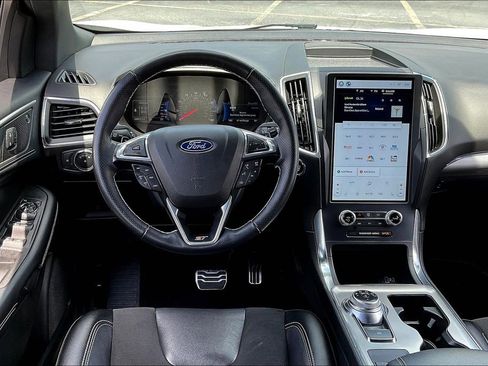 Used 2022 Ford Edge ST image 5