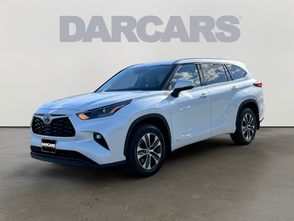 Used 2022 Toyota Highlander XLE AWD/4WD image 2