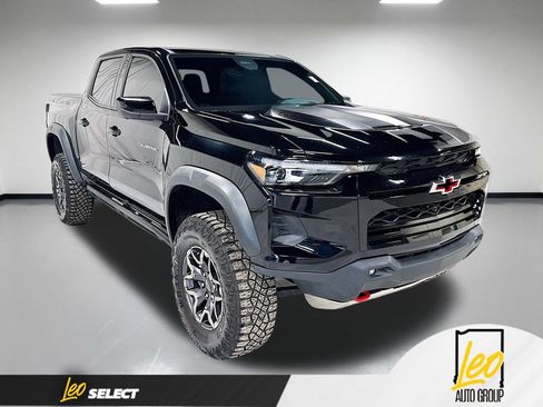 Used 2025 Chevrolet Colorado ZR2 w/ Technology Package AWD/4WD image 5