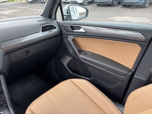 Used 2023 Volkswagen Tiguan SE w/ Panoramic Sunroof Package FWD image 21