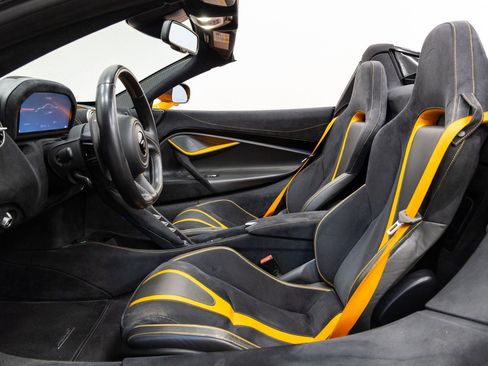 Used 2020 McLaren 720S Performance RWD image 7