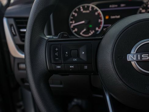 Used 2023 Nissan Rogue SV image 26