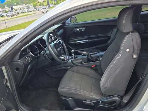 Used 2017 Ford Mustang Coupe RWD image 8