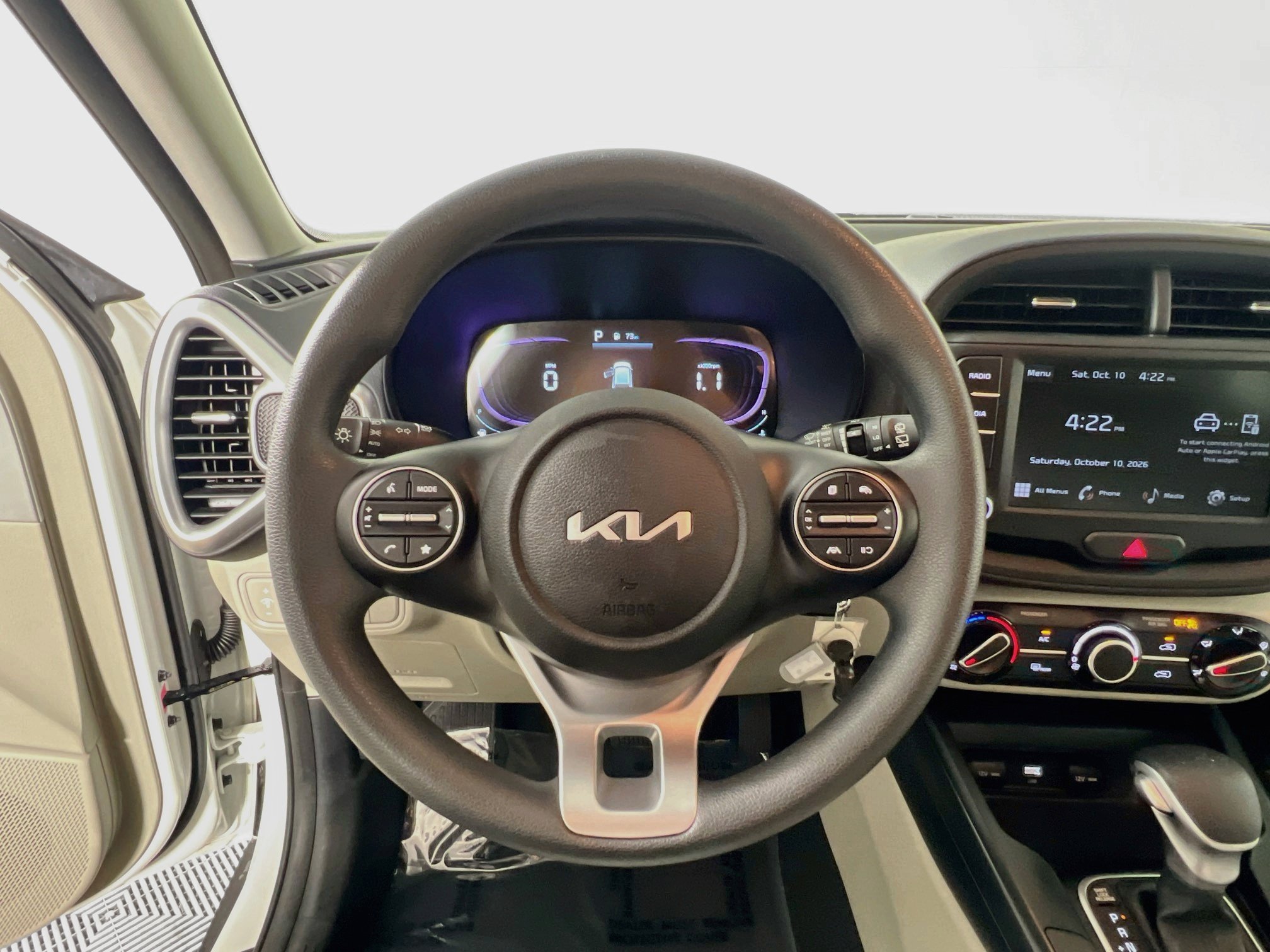 Used 2025 Kia Soul LX w/ LX Technology Package FWD image 18