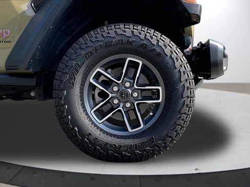 Certified 2025 Jeep Gladiator Mojave w/ Convenience Group AWD/4WD image 33
