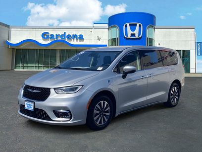 Used 2023 Chrysler Pacifica Touring-L