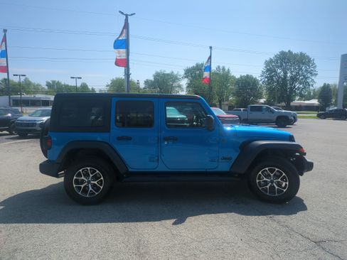 Used 2024 Jeep Wrangler Unlimited Sport AWD/4WD image 4