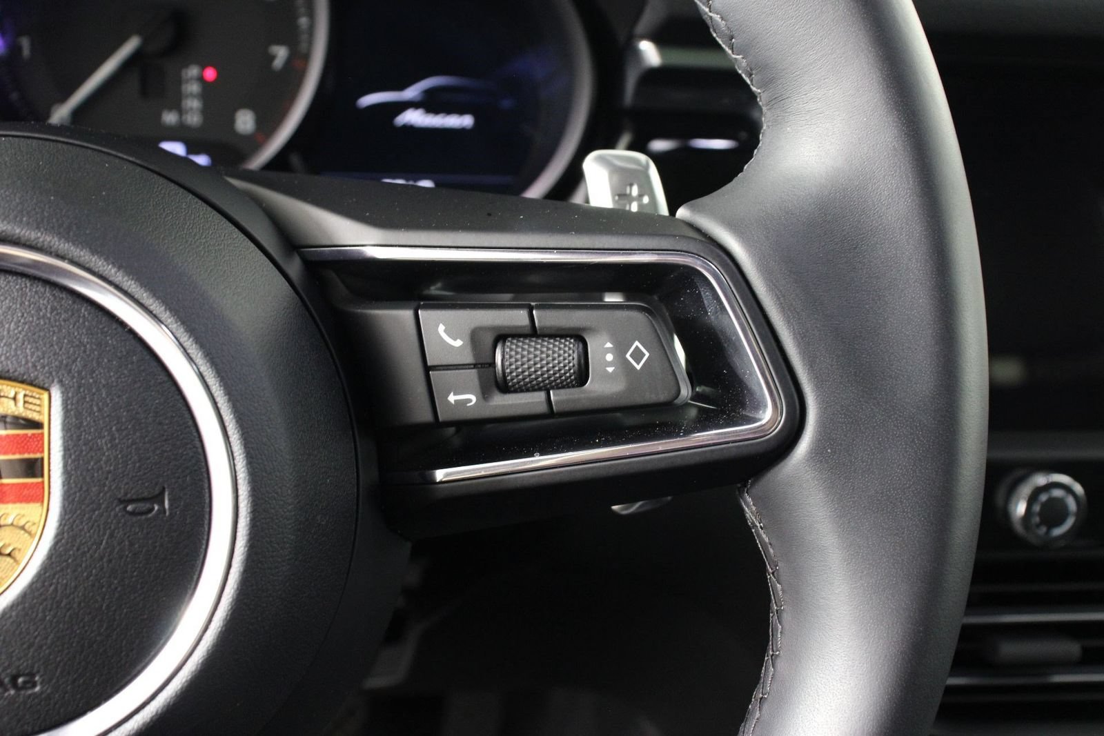 Certified 2026 Porsche Macan AWD/4WD image 15