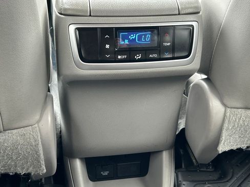 Used 2016 Toyota Highlander XLE AWD/4WD image 21