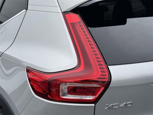 Certified 2023 Volvo XC40 B5 Plus w/ Protection Package Premier image 8