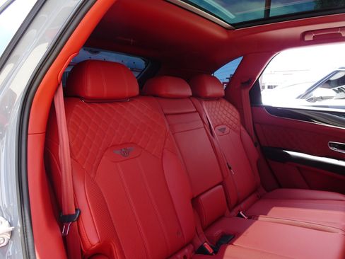 Used 2023 Bentley Bentayga AWD/4WD image 20