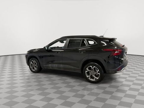 Certified 2025 Chevrolet Trax LT w/ LT Convenience Package image 7