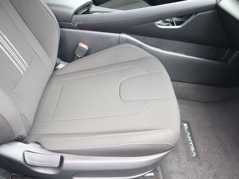 New 2025 Hyundai Elantra SEL FWD image 18
