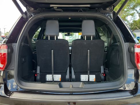 Used 2019 Ford Explorer XLT w/ Equipment Group 202A FWD image 10