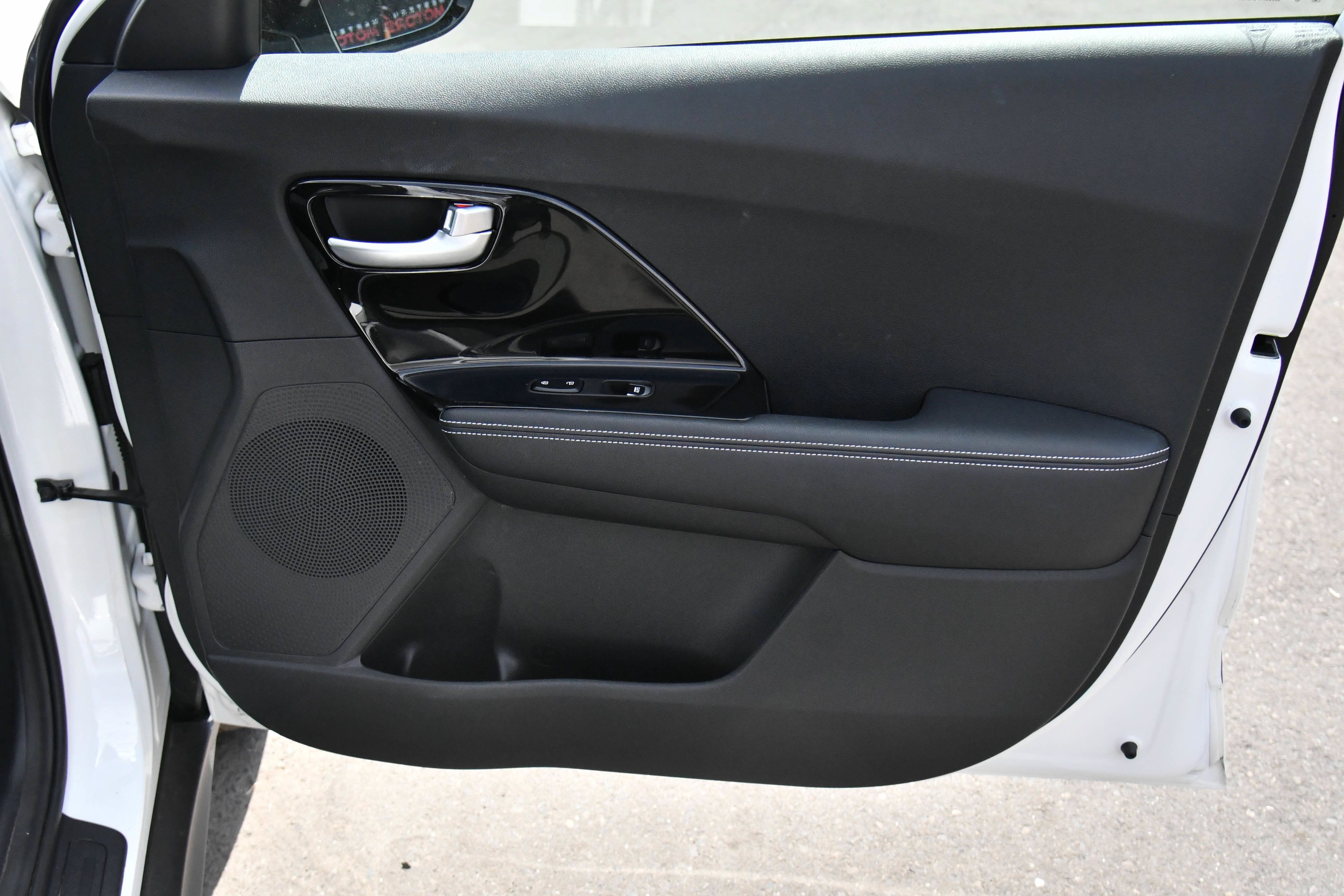 Used 2022 Kia Niro EX FWD image 43