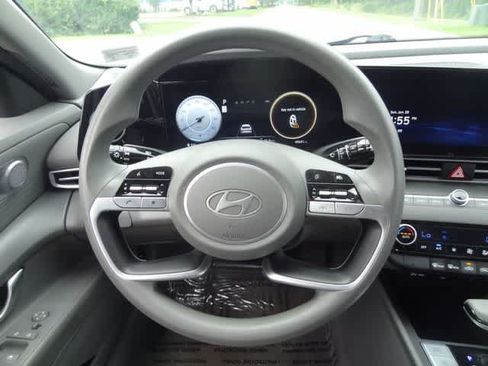 Used 2024 Hyundai Elantra SEL FWD image 12