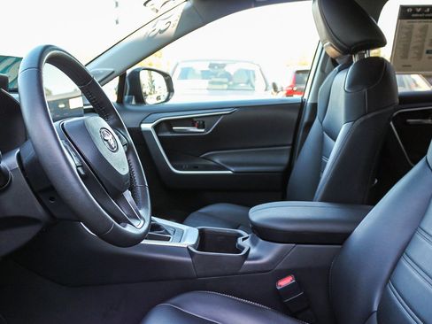 Used 2023 Toyota RAV4 XLE Premium image 18