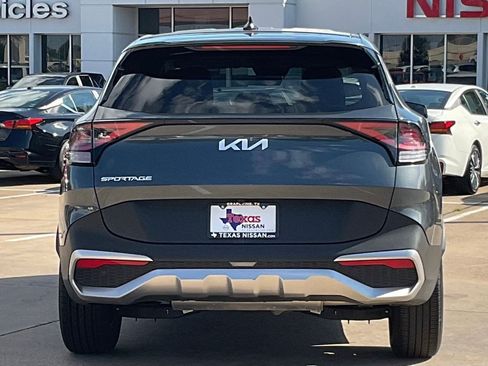 Used 2025 Kia Sportage LX FWD image 5