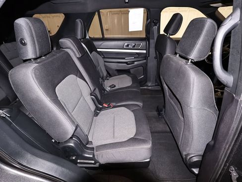 Used 2018 Ford Explorer XLT w/ Class II Trailer Tow Package FWD image 18