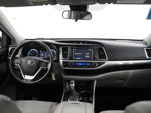 Used 2017 Toyota Highlander Plus image 13