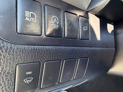 Used 2017 Toyota Highlander SE w/ Carpet Mat Package AWD/4WD image 18