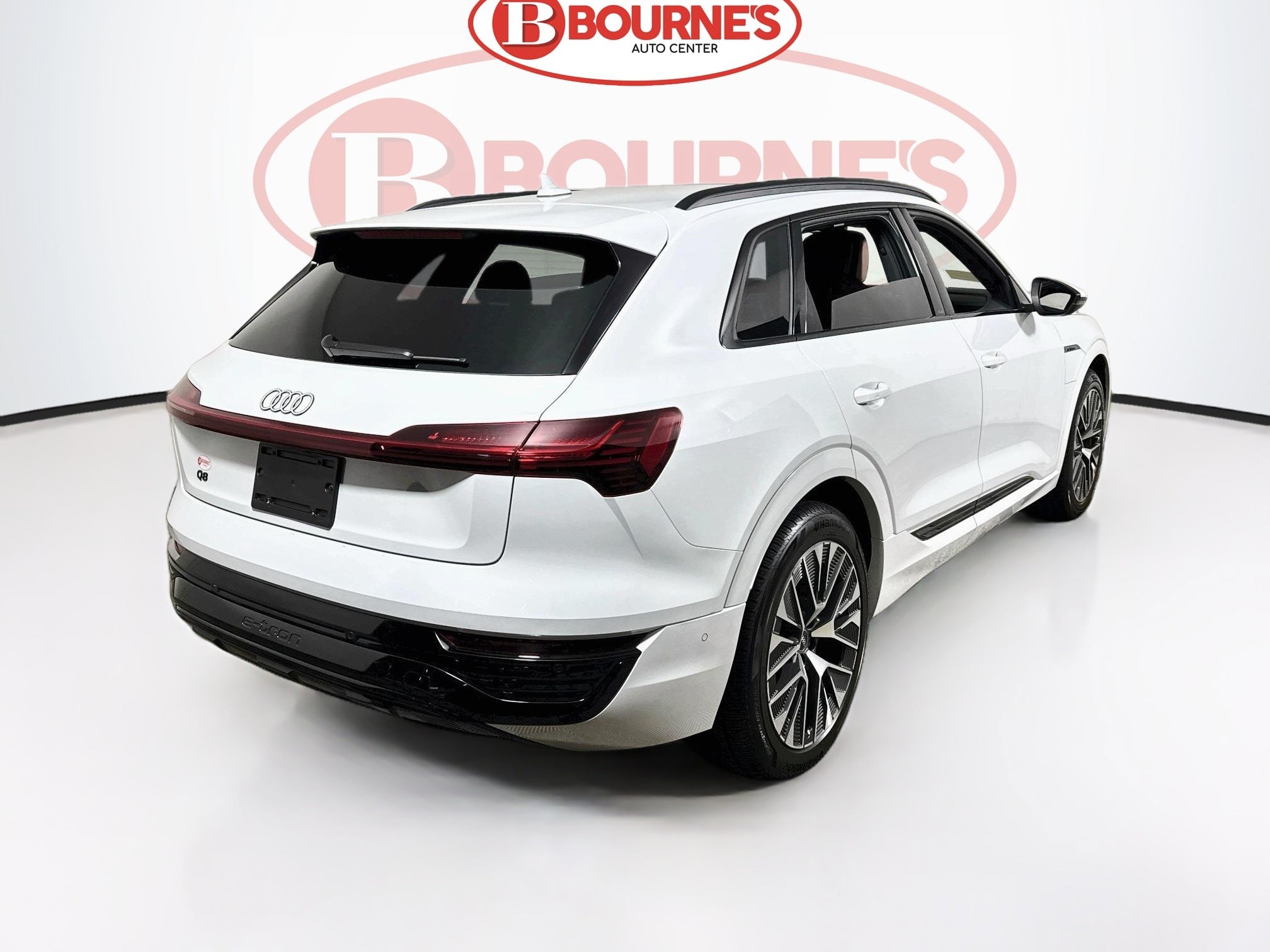 Used 2024 Audi Q8 e-tron Prestige w/ Prestige Package AWD/4WD image 11