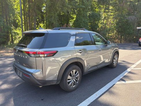 Used 2025 Nissan Pathfinder SV FWD image 5