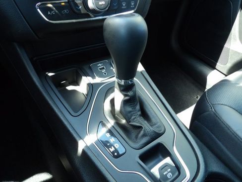 Used 2021 Jeep Cherokee Latitude Lux w/ Comfort/Convenience Group FWD image 22