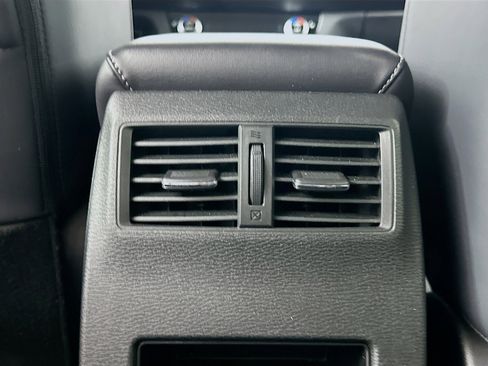 Used 2025 Mitsubishi Outlander SE image 27