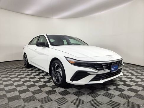 Used 2025 Hyundai Elantra SEL FWD image 6