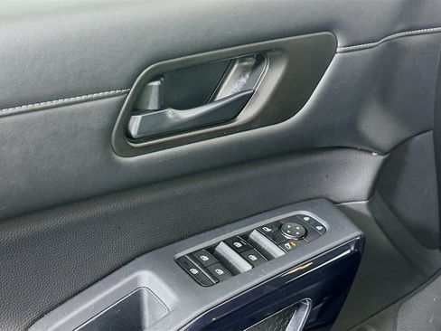Used 2025 Nissan Pathfinder SV FWD image 15