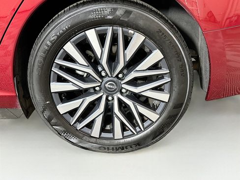 Used 2025 Nissan Altima 2.5 SV image 11