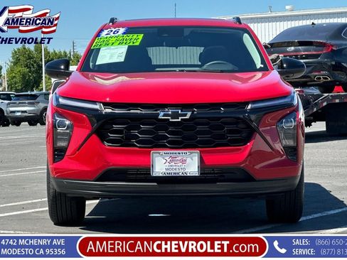Used 2026 Chevrolet Trax LT w/ Sunroof Package FWD image 9