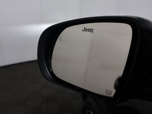 Used 2022 Jeep Compass Limited w/ Sun and Sound Group image 32