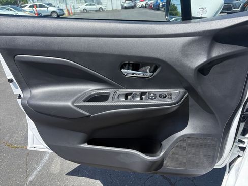 Used 2025 Nissan Versa SV FWD image 18