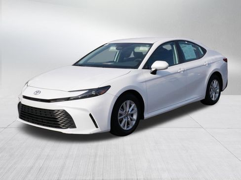 Certified 2025 Toyota Camry LE image 3