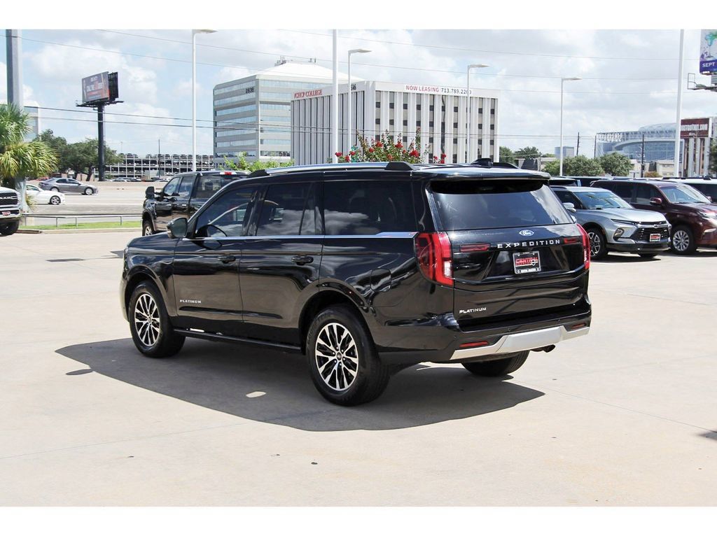 Used 2025 Ford Expedition Platinum AWD/4WD image 4