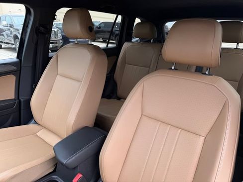 Used 2023 Volkswagen Tiguan SE FWD image 14