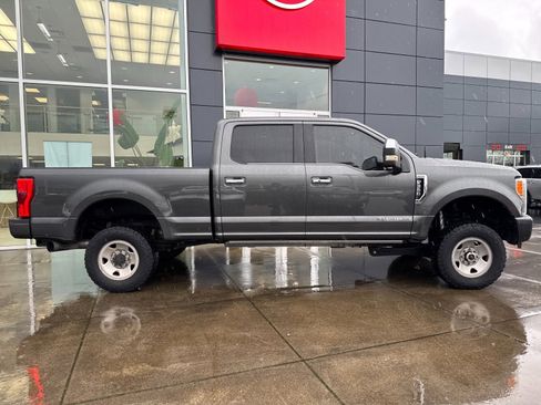 Used 2017 Ford F350 Platinum w/ Platinum Ultimate Package image 2