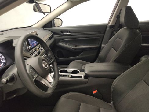 Used 2024 Nissan Altima 2.5 SV FWD image 17