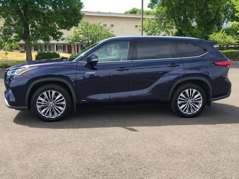 Used 2021 Toyota Highlander Platinum AWD/4WD image 3