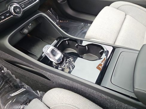 Used 2023 Volvo XC40 Recharge Ultimate w/ Protection Package Premier image 19